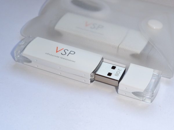 Флешки белые с логотипом VSP