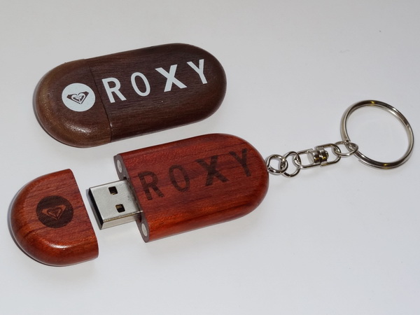 Деревянные флешки с логотипом Roxy