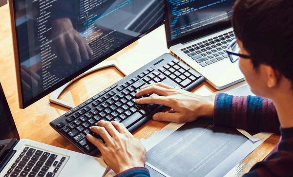 Лаборатория Касперского готовит разработчиков Лаборатория Касперского готовит разработчиков